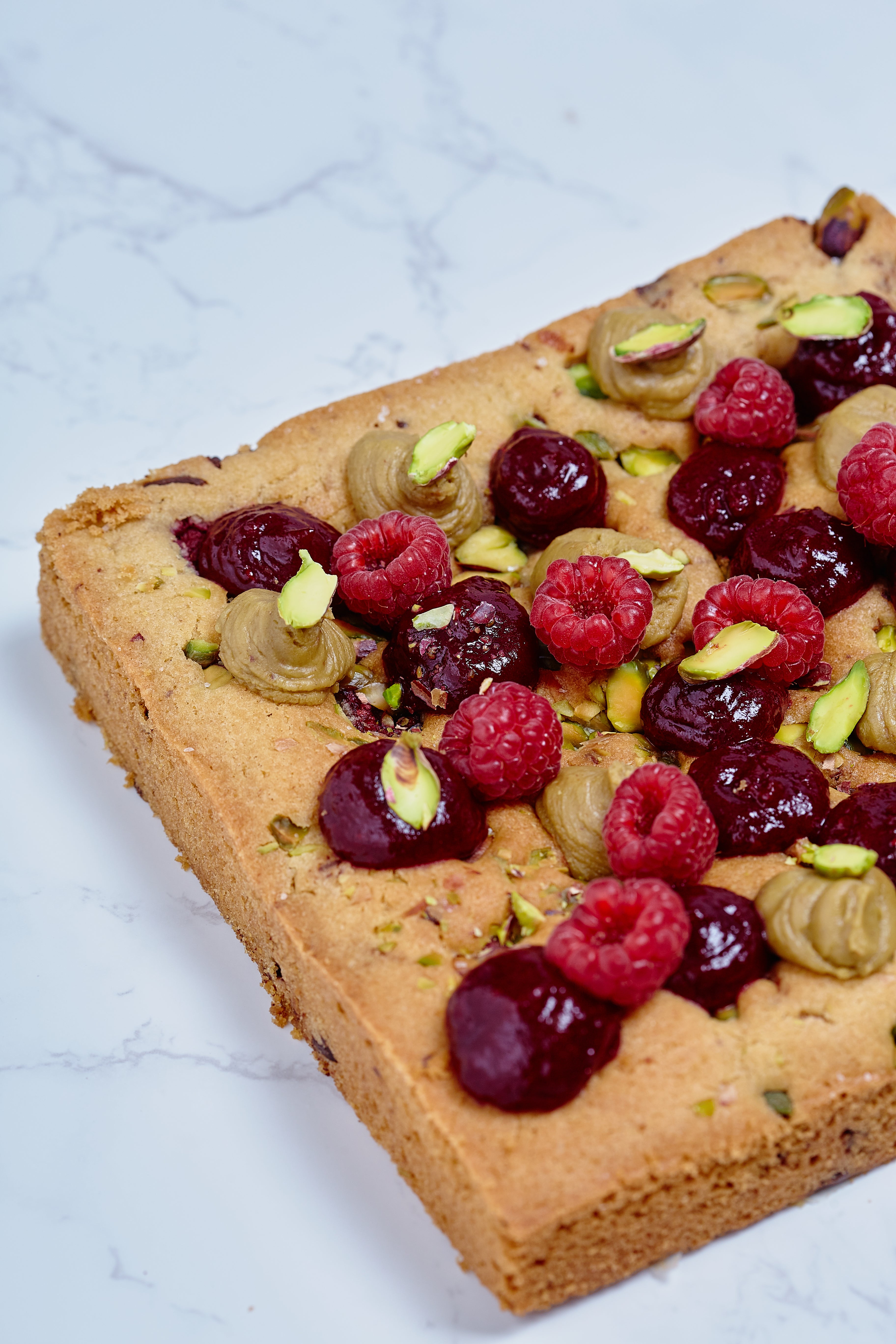 XXL Pistachio, Raspberry & Caramel Cookie